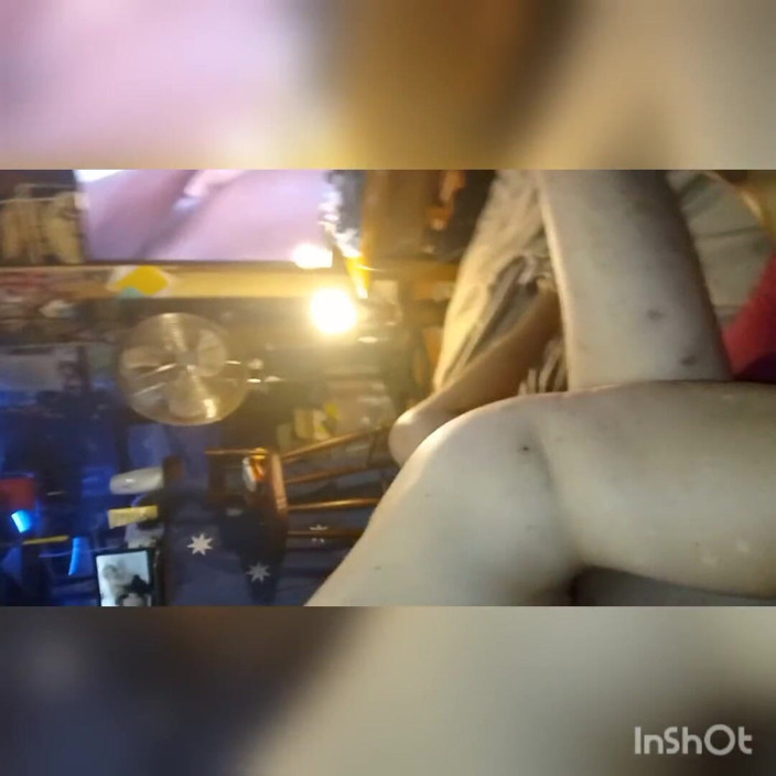 QueenSavage85: Xuất tinh vào trong cô ấy
