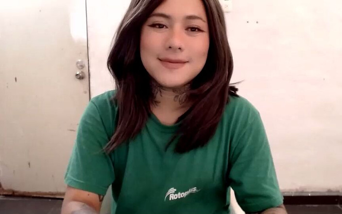 Kimberly Polizzi: Het tattoed ladyboy onanerar för dig