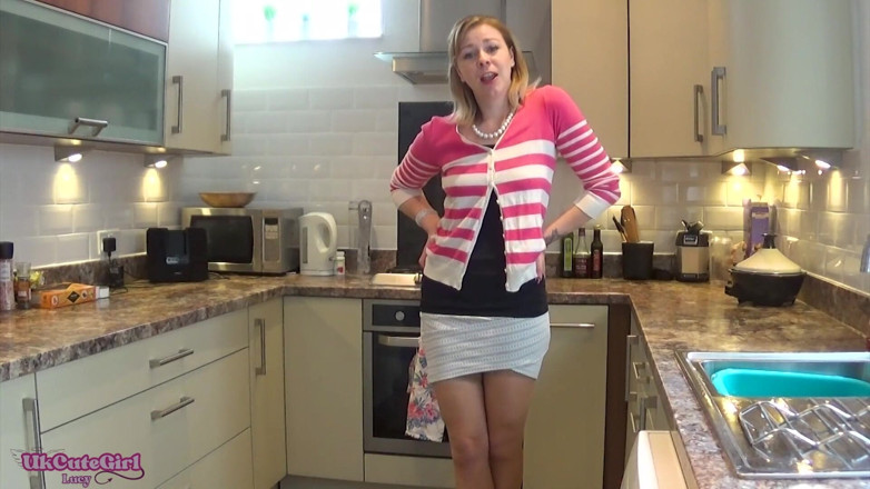 UKCuteGirl Lucy Lauren: Desesperada dona de casa Lucy implora por pau com suas...