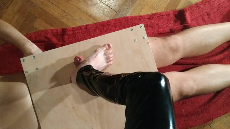 Beth Kinky: ドミナハメ撮りコック踏みつけ裸足&amp;コック平手打ち彼女の奴隷pt2 HD