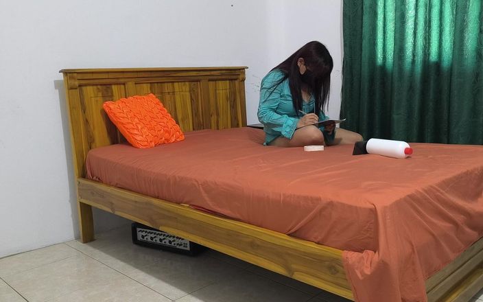 NEGRITA SEXY: La femme se masturbe parce que son mari ne la...