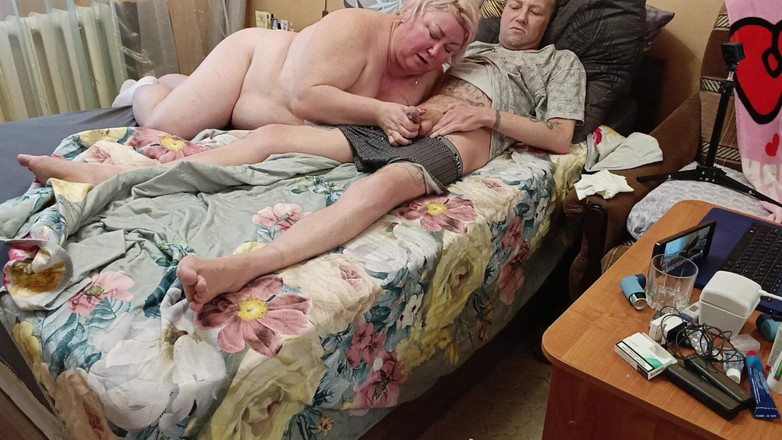 Zona901: बड़े स्तनों वाली मेरी सौतेली मम्मी मेरा लंड चूसती है और वीर्य निकालती है