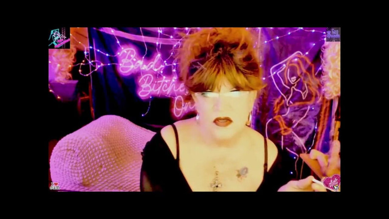 FemmeCheri120: 3 Clipuri Fumatul N Dezbrăcare