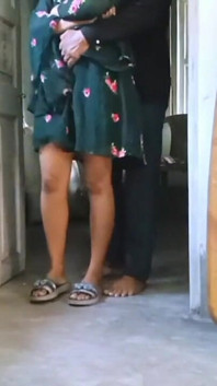 Chica del pueblo tiene su agujero de coño agrandado por su matrícula