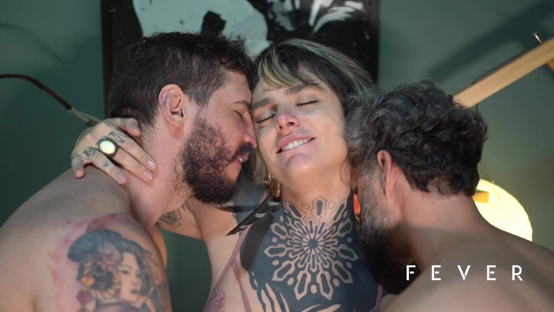 Fever Films: Ngentot sama dua temannya yang hot, belinha dan pucca tiba-tiba...