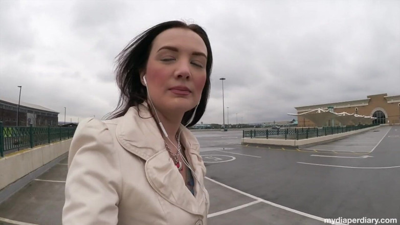 Faye Taylor: Spacer po parkingu