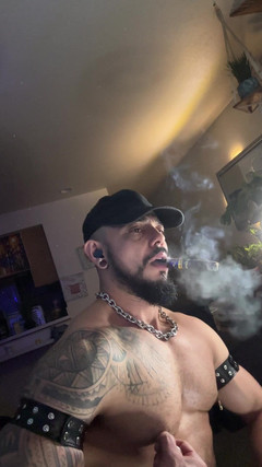 Reds and Muscles: A co doutníky, hoši? Líbí se ti to..