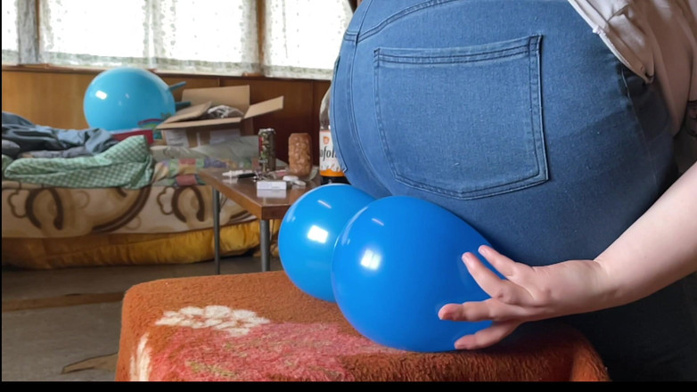 BeachBallsDuo: Bigbootylucy zdrobită peste 20 de bile în blugi blue! 2 camere cu încetinitorul