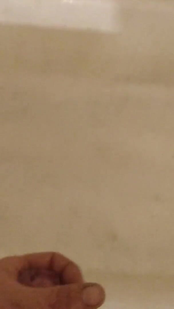 Messy Bathtub Peeing (Lil Taste)