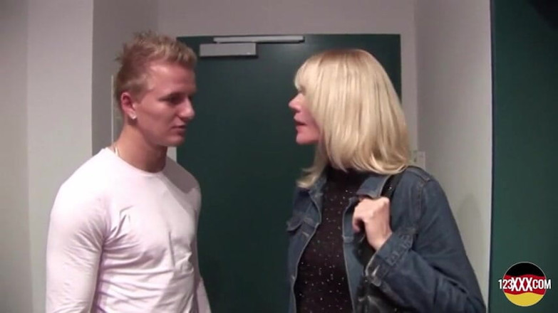 123XXX - 100% Amateurs: Wild Blonde MILF From Germany Showing How It's Done