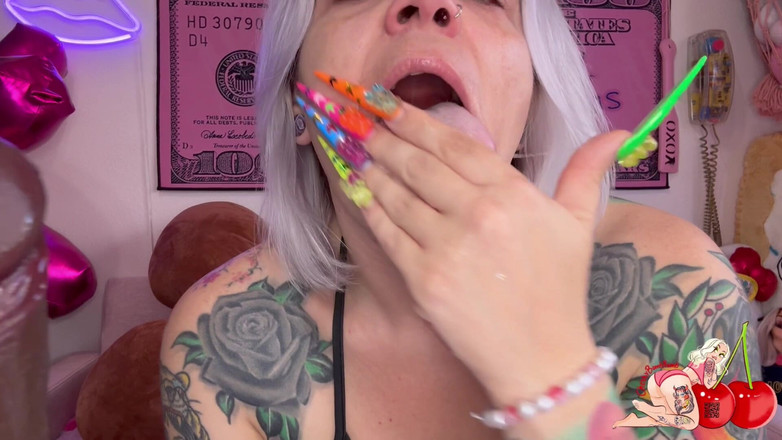 CherryBombBomb: Sesiune de fetiș cu scuipat adânc în gât adânc