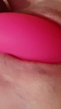 Mi Riprendo Mentre Mi Masturbo per Il Mio Ragazzo All'università Come Sorpresa Natalizia. Spero Sia Sexy... Dada Deville