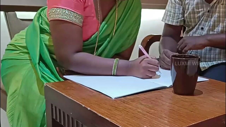 Luxmi Wife: Friend's stiefmutter fickt in grünem sari mit untertiteln -1