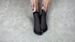 Gloria Gimson: 一个穿着黑色尼龙袜的足部抚摸女孩的美丽独奏