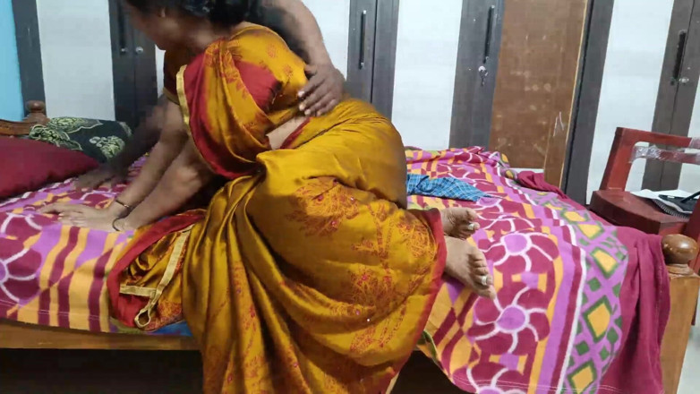 Sexy sindu: Sindu Bhabhi Sari sex mit Devar im Schlafzimmer