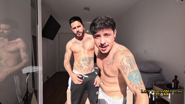 Let them watch: 2 hungrige latinos ficken ohne gummi, großer cumshot