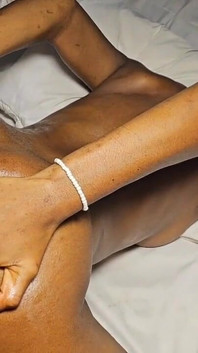 Spermaslet tiener vindt het heerlijk om haar kutje gevuld met sperma te krijgen