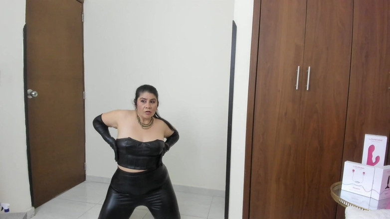 Kira Geiner: Oszałamiająca milf