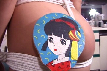 NM fetish femdom videos by Princess Nikki Cruel: Şişman götlü esmer bağlanıyor ve amcık dudakları saç tokalarında