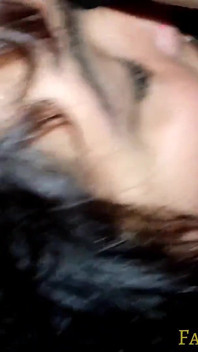 Üvey kız kardeşim sırlarını söylememem için beni gırtlağına kadar alıyor