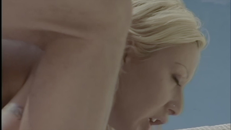 Inhonorof porn: Cette Blonde Prend Une Bite Dans Le Cul Et Gicle