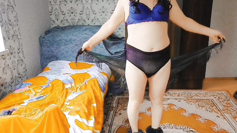 Kitty_Cross: Transgender calda bella ladyboy con abito corto corpo bianco sexy...