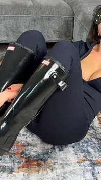 Hot Virtual Hunter Boot Girl