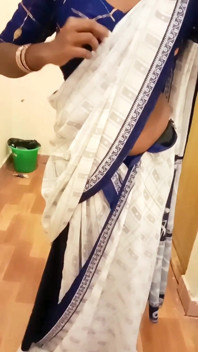 Pertunjukan webamil renu si istri hot india dengan kain sosis yang menggoda untuk sahabatnya! Indianhotwifex