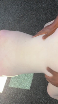 Pantat dan memek sempit cewek semok skotlandia ini dientot habis-habisan sama kontol besar pria kulit hitam