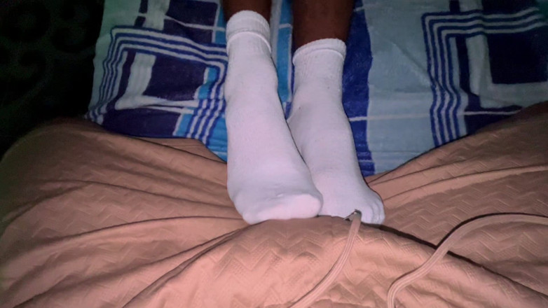 Mr Feet Colombia: Brunette Vergon Jerks off Her Neighbor with White Socks on