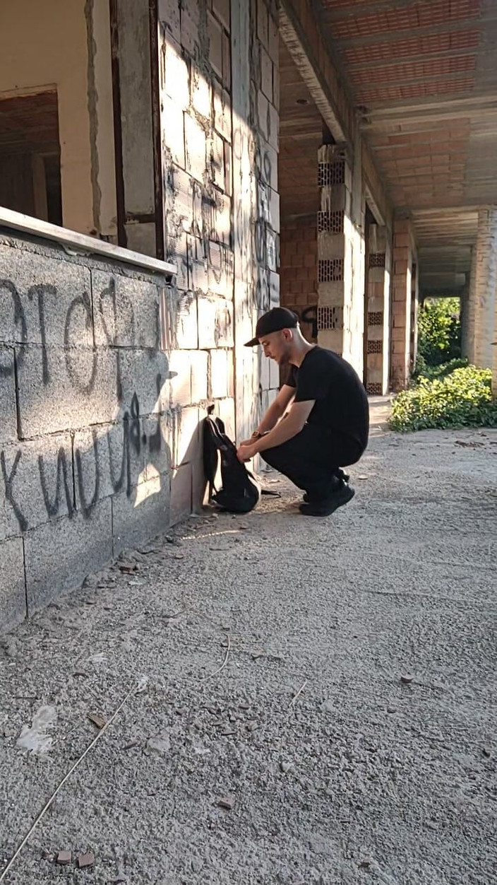 Peppuccio exbh: Nude Walk in Abandoned House Orta Di Atella (na)