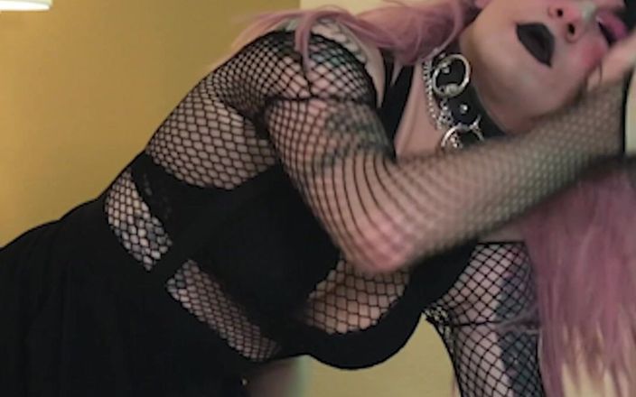 Jake Grand the man: Goth Sissy Jade Madison Deepthroating Dick - Kompilace 5