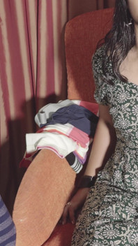 Priya, femme de ménage sexy, se tape un vibromasseur quand son propriétaire le séduit, audio en hindi