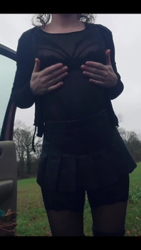 Showing Pussy to Taxi Driver