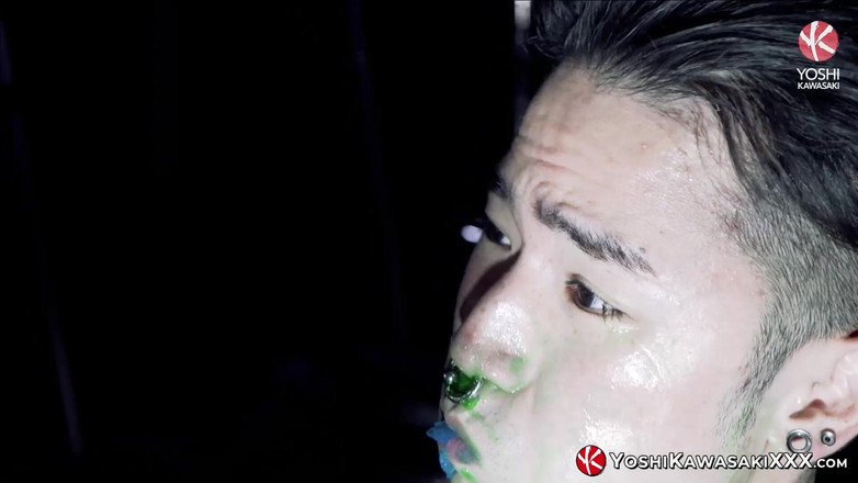 Yoshi Kawasaki XXX: Yoshikawasakixxx - Yoshi Kawasaki v hardcore skupinovém fistingu