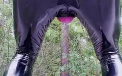 Slutboyben cam4 Sexy Brainfucked latex femboy lộ hàng tại khu vực bay ở Berlin