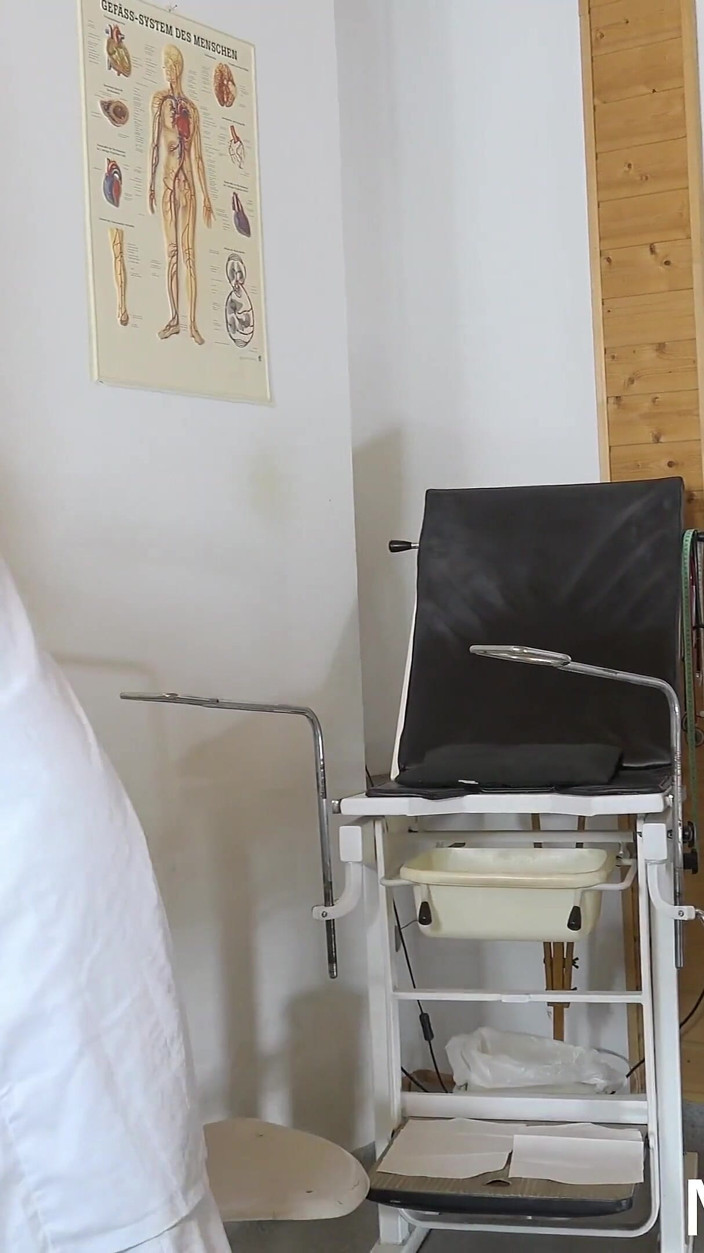 Mature Gyno Exam: Anal Temperature Measurement of Hot GILF Linda G