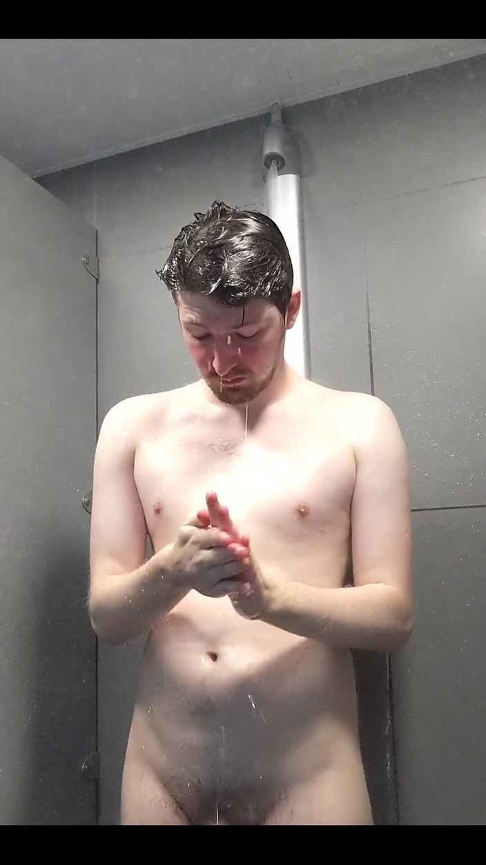 Bob Steel: 在健身房洗澡