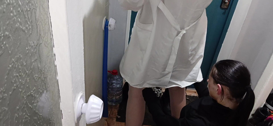 Lesbian-illusion: Ho sorpreso il mio dottore a masturbarsi e l'ho aiutato...