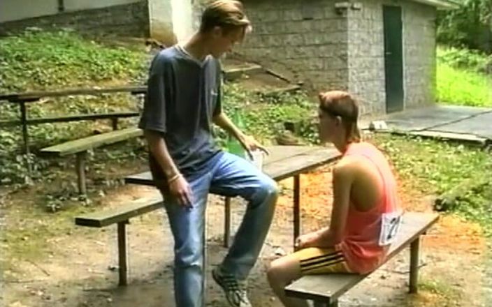 Gay RetroX VHS: 情熱的な男性サージプレイ#2