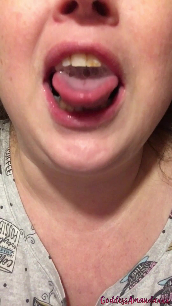 Goddess Amanda: Голю волосся під пахвами і ковтаю сперму