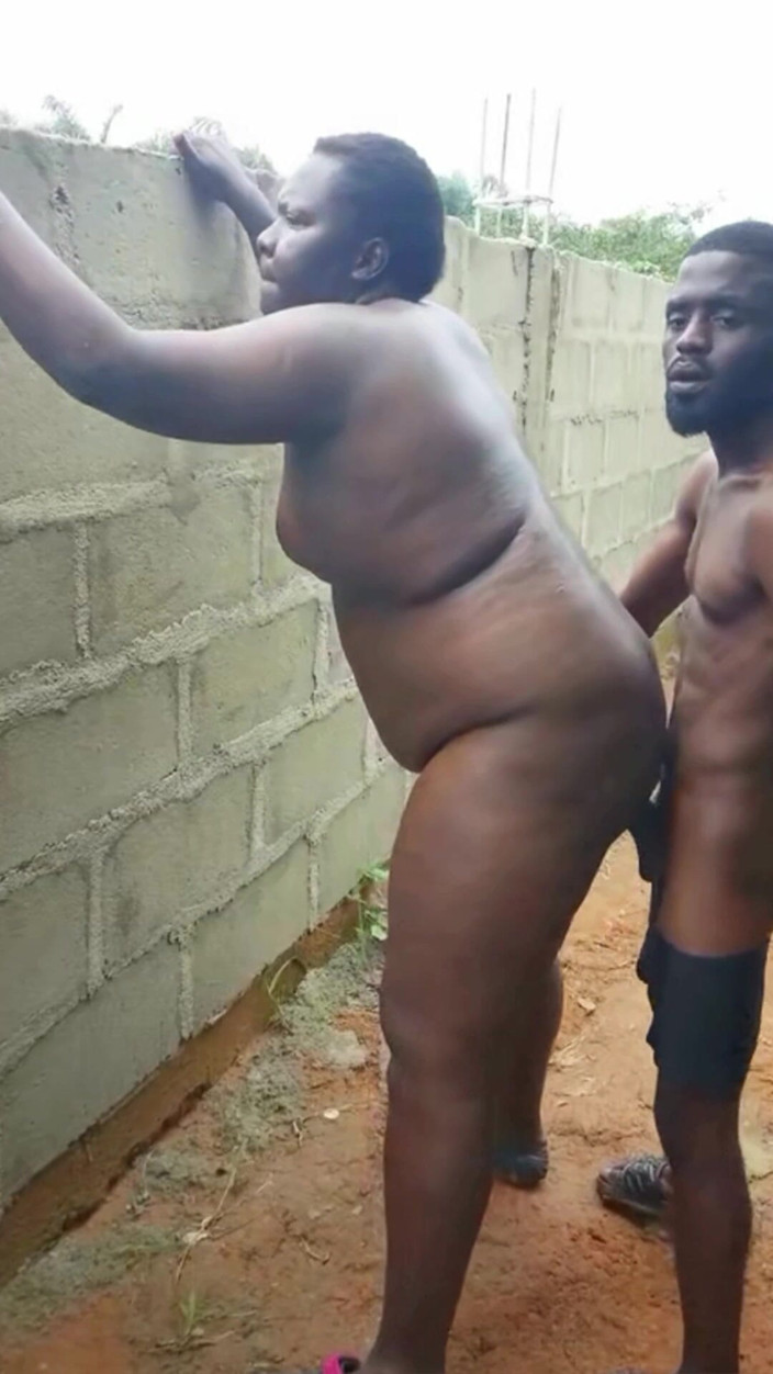 Sexylary: Neuk een dikke kont buitenshuis.