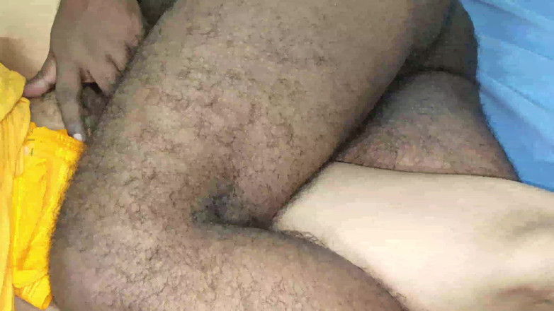 Desistar: Eu encontro minha meia-esposa com tesão no quarto pornô na Índia