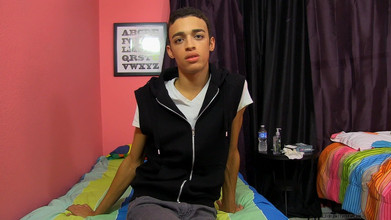 Lollipop Twinks: ダスティンはスリーサムのチェリーを失いたいと思っている