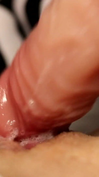 POV portable : baise avec un gode juteux et queefs bruyants