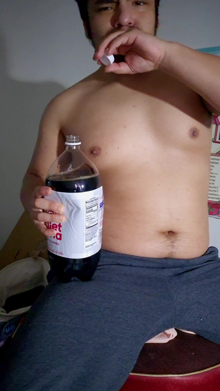 NakyJoss: Безпорадний бельчінг колишній Джок виділяє живіт газового м'яча