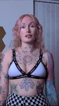 잔인한 체육관 트레이너는 복종으로 당신을 모욕