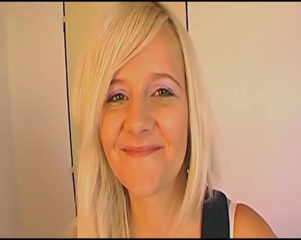 Deutsche Madchen: Nettes blondes deutsches teen reitet schwanz im schlafzimmer