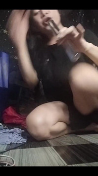缓慢的个人独奏体验，变性人自信和正宗的氛围
