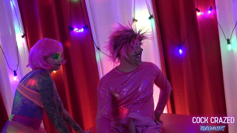 JessieRaexx: 粉色小丑与aprippaisley